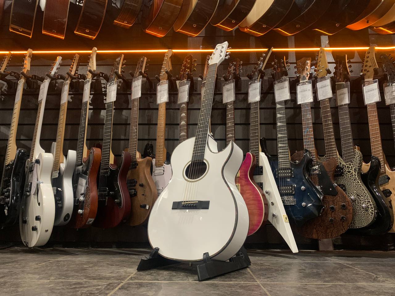 Гитара Виктора Цоя Washburn EQ Fishman Массив
