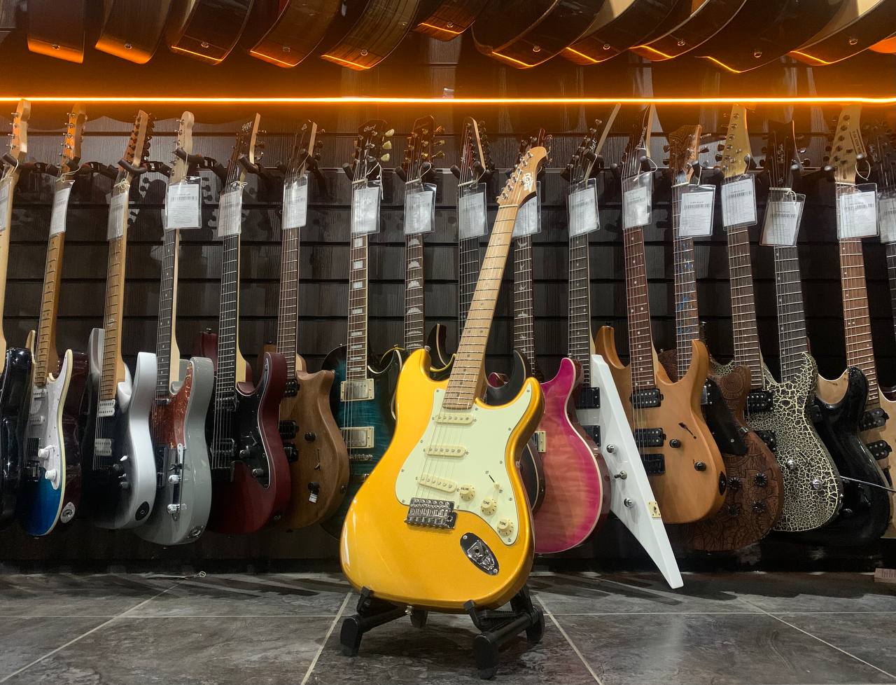 Электрогитара Jet Stratocaster Gold Edition