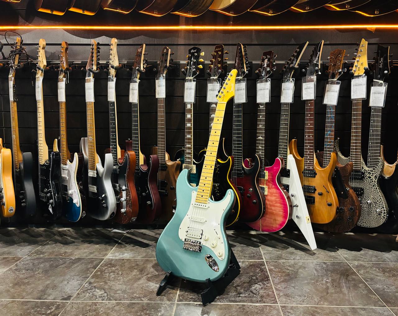 Электрогитара Stratocaster Shinobi SSH