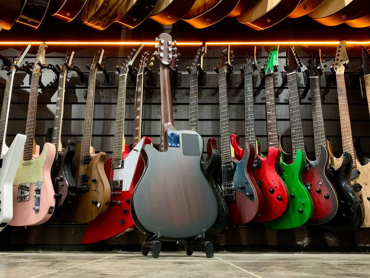 Электрогитара Amolly Godin - изображение 2