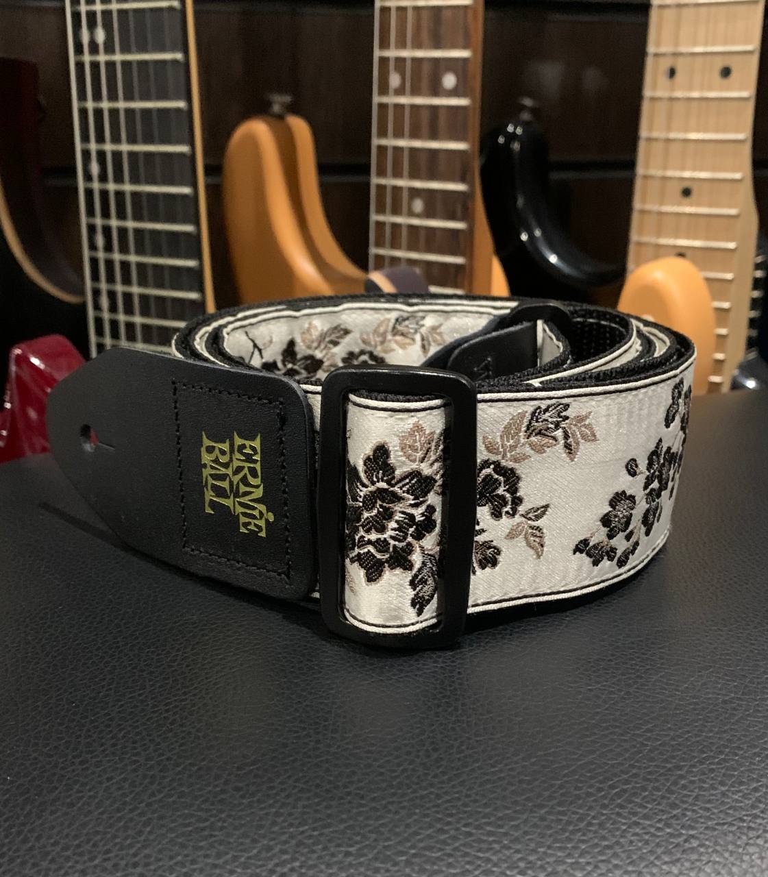 Гитарный Ремень Ernie Ball White Rose