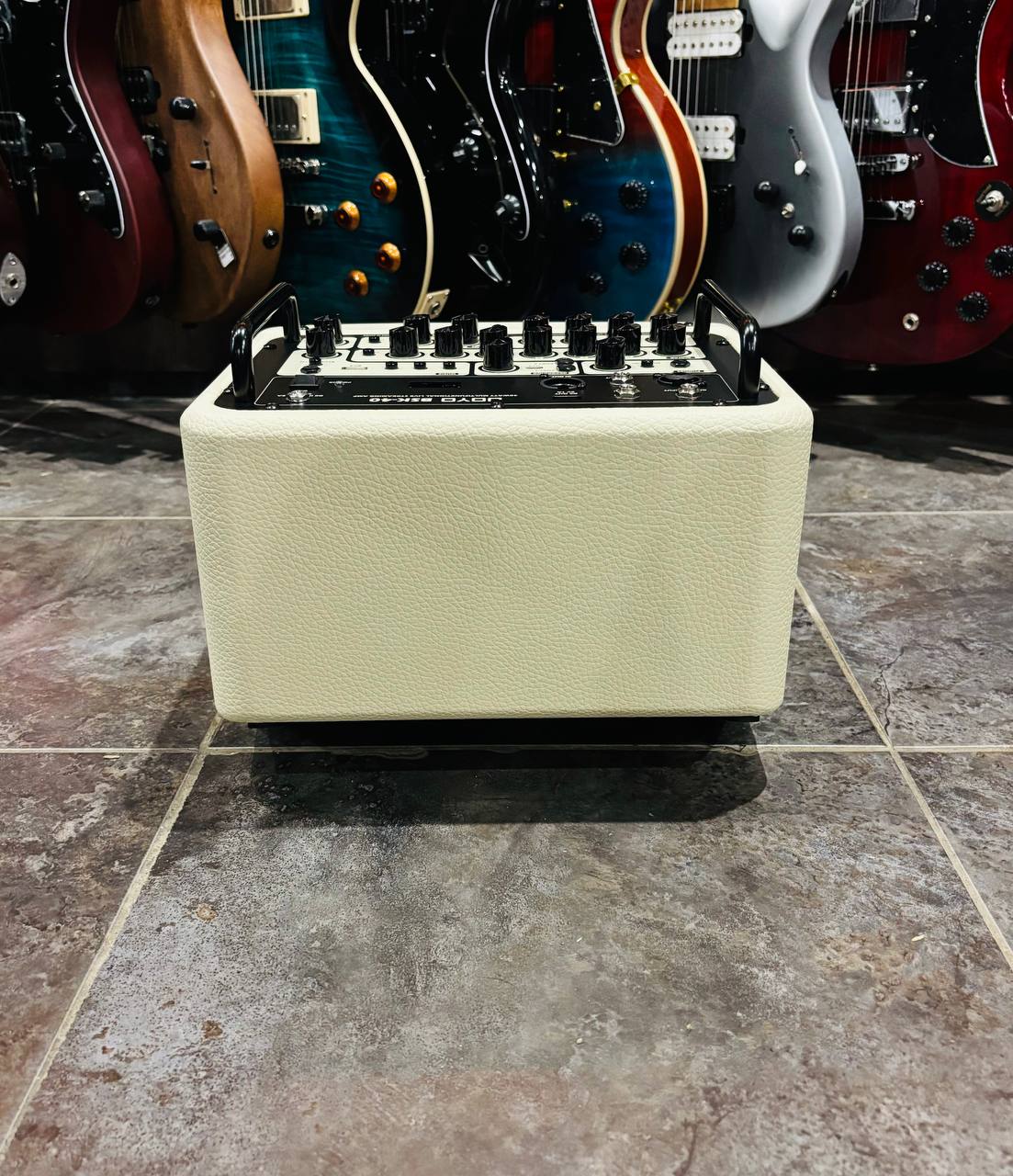 Комбоуситель Joyo 40 ват 2 канала + Чехол (Аккумуляторный) - изображение 2