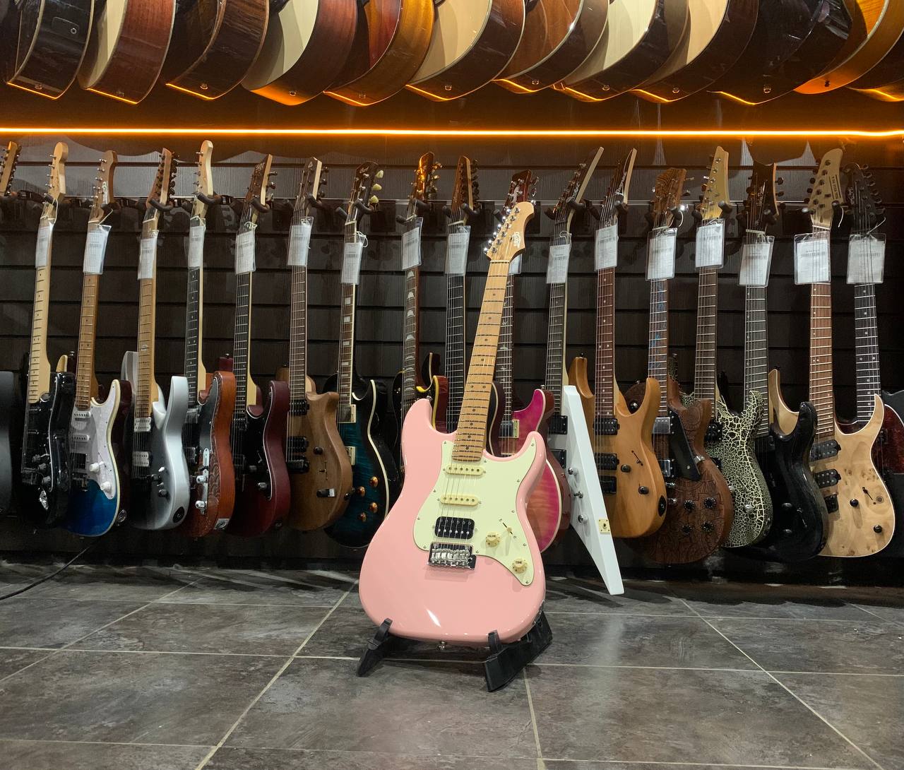 Электрогитара Jet Pink Stratocaster HSS