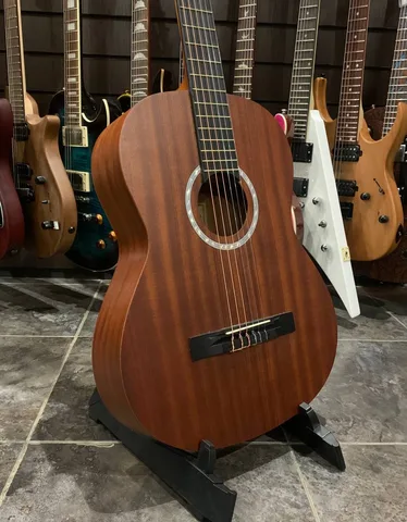 Классическая Гитара 4/4 из Красного Дерева