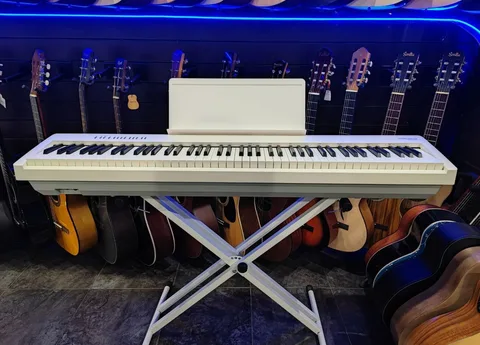 Белое Цифровое Пианино Roland FP-30X + Стойка