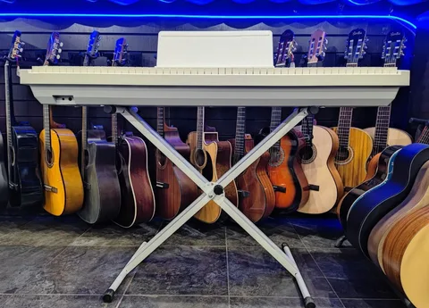 Белое Цифровое Пианино Roland FP-30X + Стойка