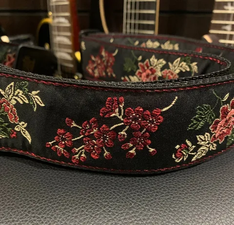 Ремень для Гитар Ernie Ball Red Rose