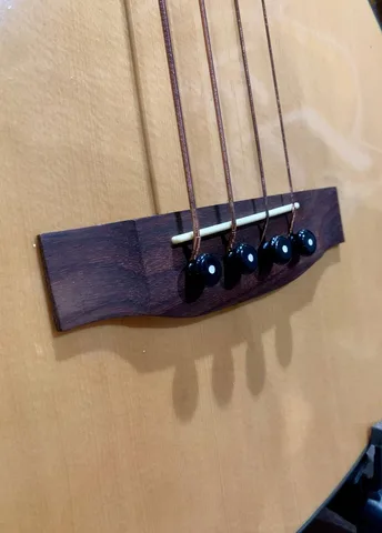 Акустический Бас с Подключением Peavay EQ (Массив Ели)
