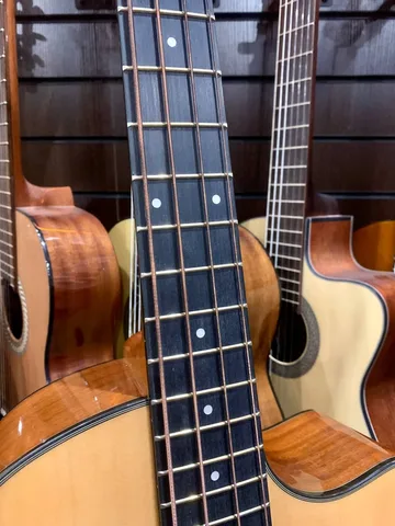 Акустический Бас с Подключением Peavay EQ (Массив Ели)