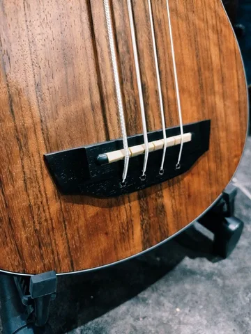 Бас Укулеле Olive EQ из Массива Красного Дерева (Струны Металл) - изображение 5