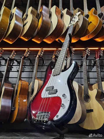 Бас Гитара Precision Bass + Аксессуар