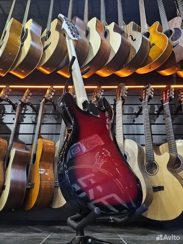 Бас Гитара Precision Bass + Аксессуар