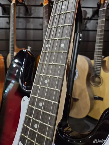 Бас Гитара Precision Bass + Аксессуар