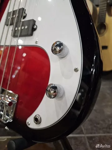 Бас Гитара Precision Bass + Аксессуар