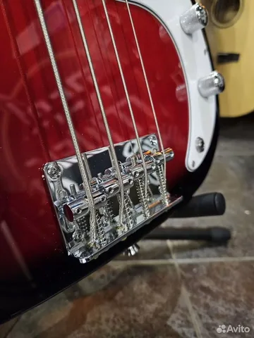 Бас Гитара Precision Bass + Аксессуар
