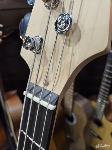 Бас Гитара Precision Bass + Аксессуар