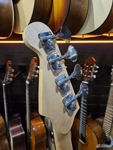 Бас Гитара Precision Bass + Аксессуар