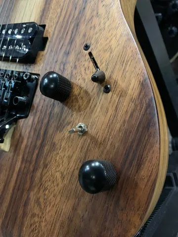 Электрогитара Voltone HH KOA (Floyd Rose) - изображение 7