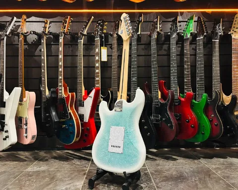 Электрогитара Premium Stratocaster Saga HSS - изображение 2