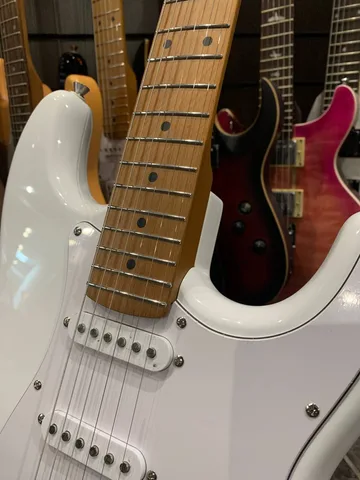Электрогитара Stratocaster HSS WH - изображение 7