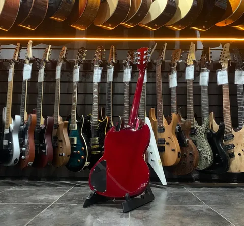 Электрогитара McCartney SG Cherry - изображение 2