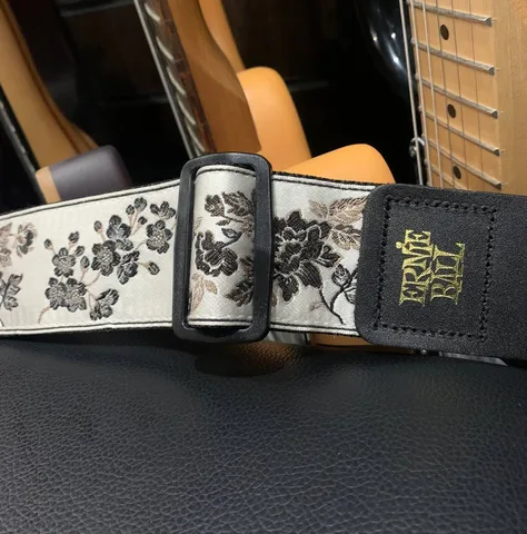 Гитарный Ремень Ernie Ball White Rose - изображение 7