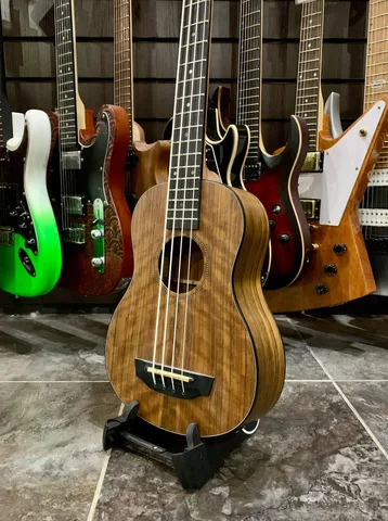 Бас Укулеле Olive EQ из Массива Красного Дерева (Струны Металл)