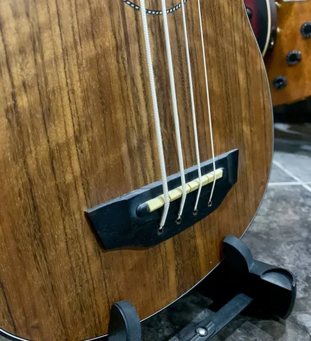 Бас Укулеле Olive EQ из Массива Красного Дерева (Струны Металл)