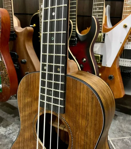 Бас Укулеле Olive EQ из Массива Красного Дерева (Струны Металл)