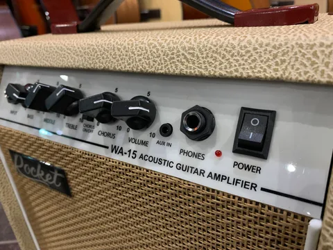 Комбоусилитель 15 ват (Chorus)