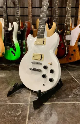 Электрогитара Yamaha SG-200 Custom Pearl White (Группа Кино)