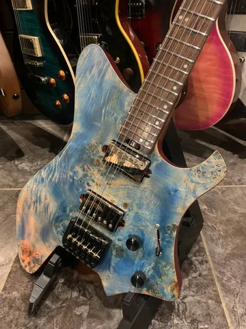 Безголовая Электрогитара Eart Guitar GW2 Headless Blue - изображение 3